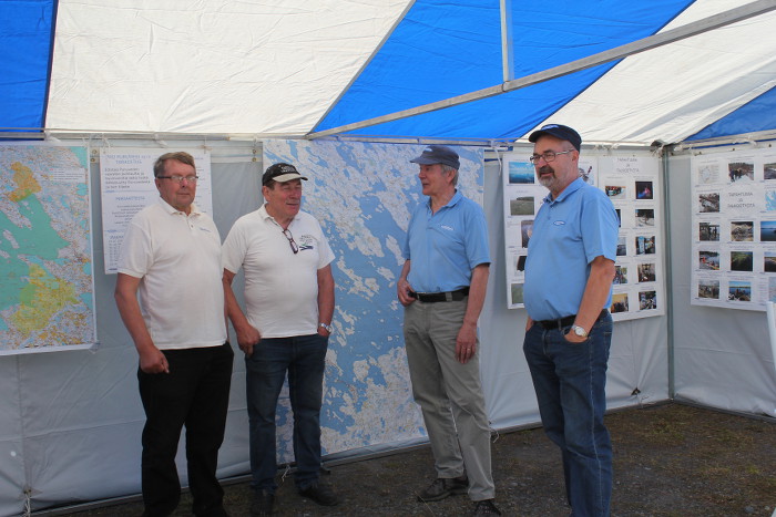 Ari Asikainen, Esa Lahtela, Reijo Jantunen ja Pentti Hiltunen Pro Puruveden teltalla