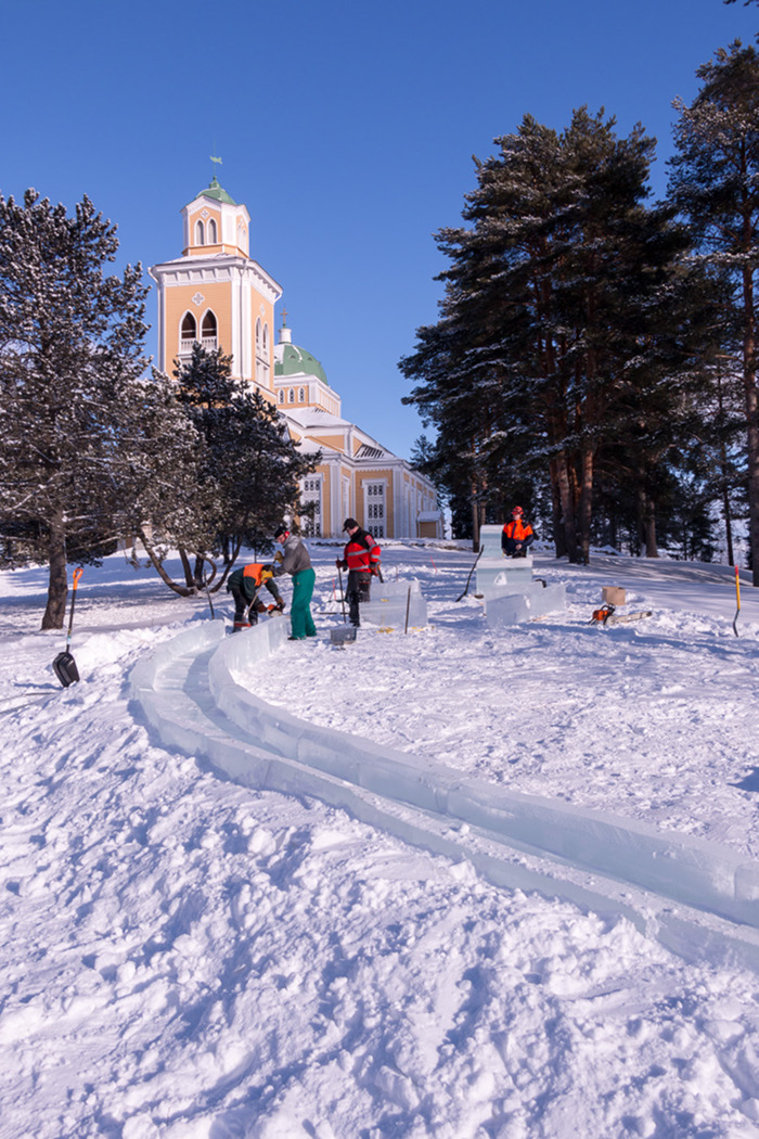 Jääliukumäki rakentuu Kirkönmäelle