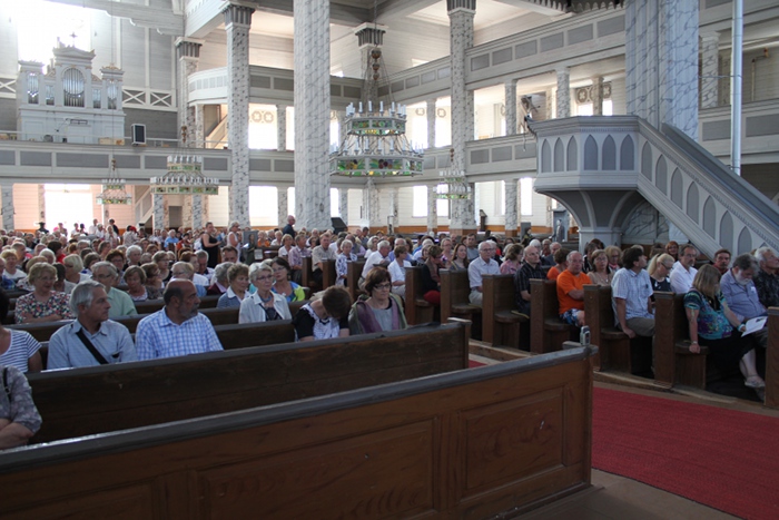 Konsertin alkua odottamassa