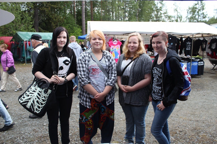 Nuoria Puruvedestä kiinnostuneita