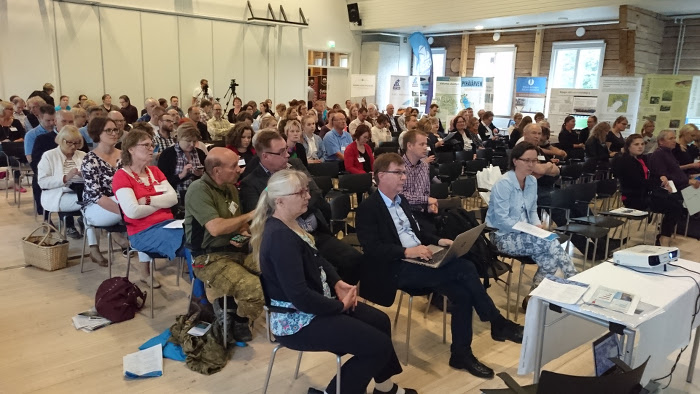 Seminaariyleisöä Kehruuhuoneen salissa