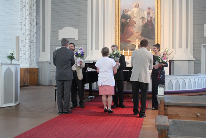 Pääesiintyjien kukitus