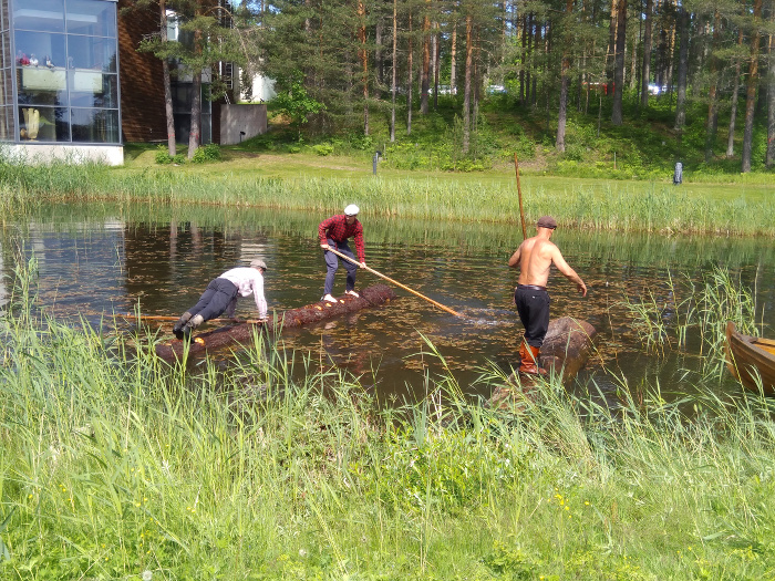 Tukkilaiset esittävät taitojaan